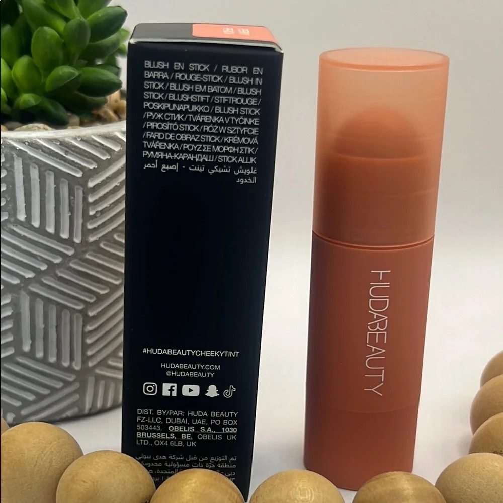 HUDA BEAUTY Peach Blush (Perky Peach)
